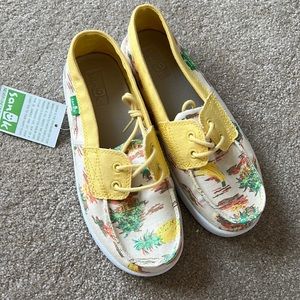 Sanuk Hawaiian print sailaway mate boat shoe size 3 cruise vacation Aulani